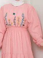 sommerkleid-Blumenstickerei
