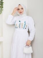 sommerkleid-Blumenstickerei