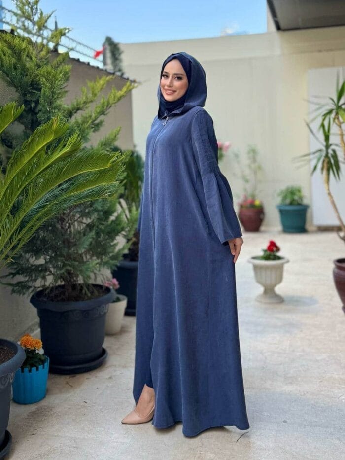 Schlichte Jeansblaue Abaya mit Faltenärmeln und Kapuze – Bild 3