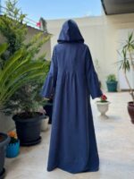 Schlichte Jeansblaue Abaya mit Faltenärmeln und Kapuze – Bild 6